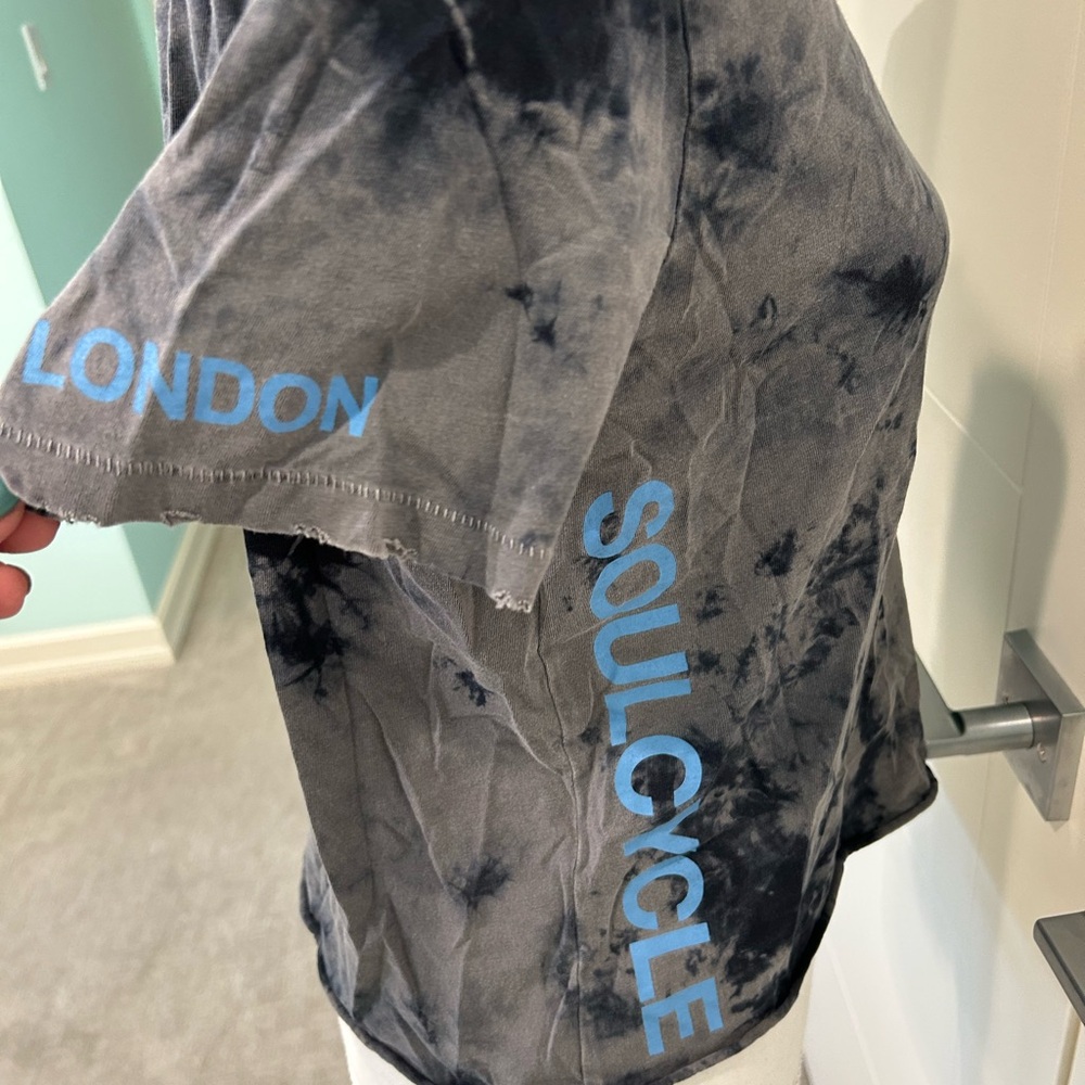 Aviator Nation x Soulcycle London Skull & Crossbones Tie-Dye T-shirt - Picture 4 of 5
